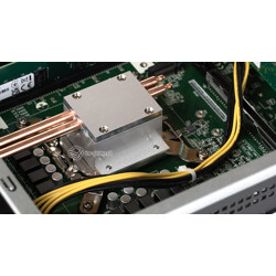 Blok cieplny systemu chłodzenia pasywnego w komputerze przemysłowym 2U Fanless Delta-Silent-2U-i5-2xSSD480-DualPSU